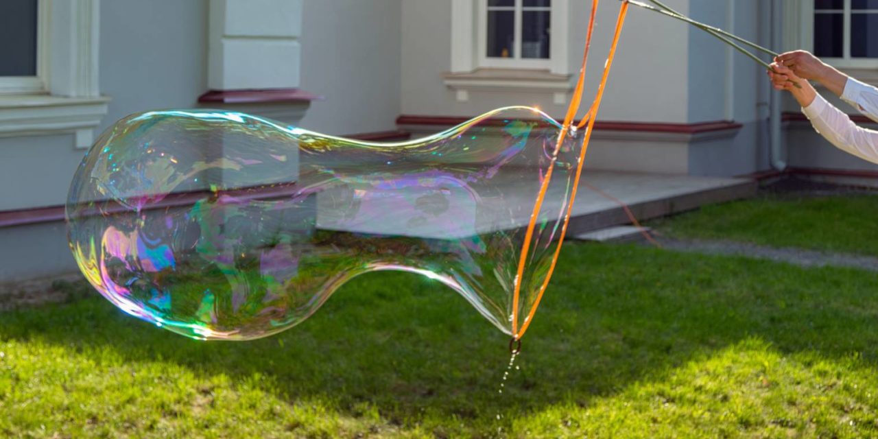 Comment fabriquer des bulles géantes à la maison ? - Blog : Le monde du  stickers